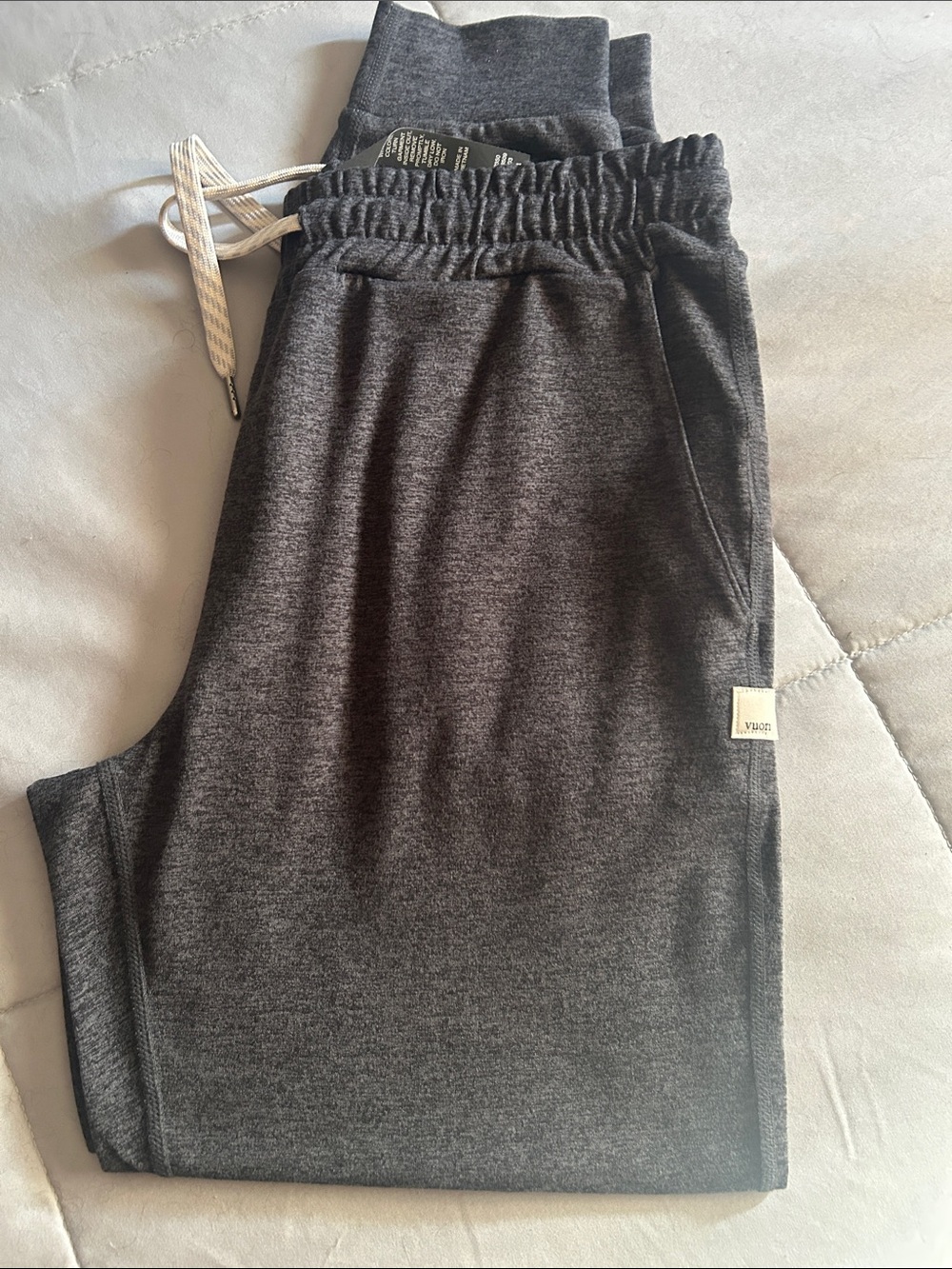 NWOT Vuori performance yoga joggers☑️